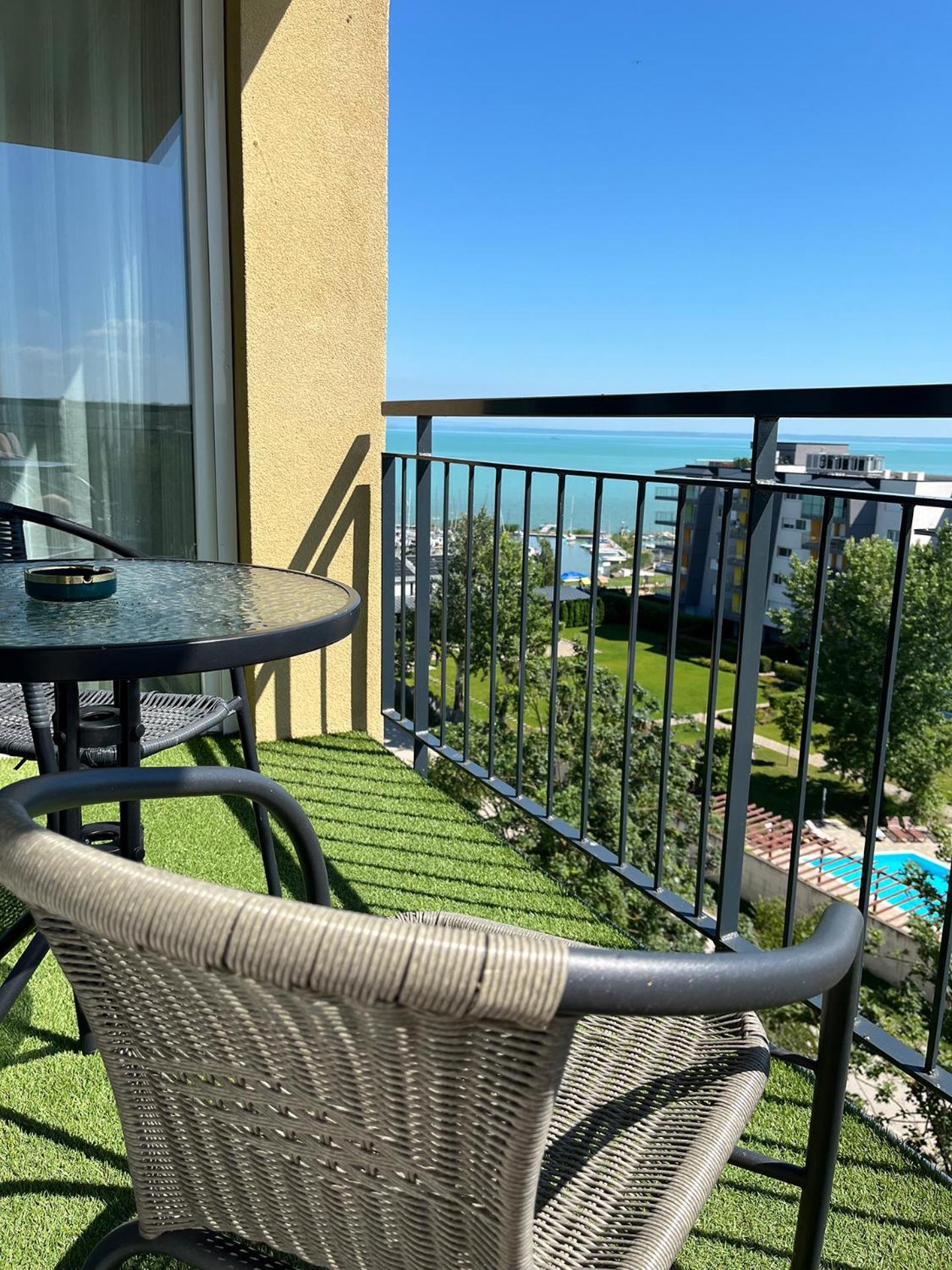 Cadet Holiday Apartman Ezuestpart Siófok Eksteriør billede